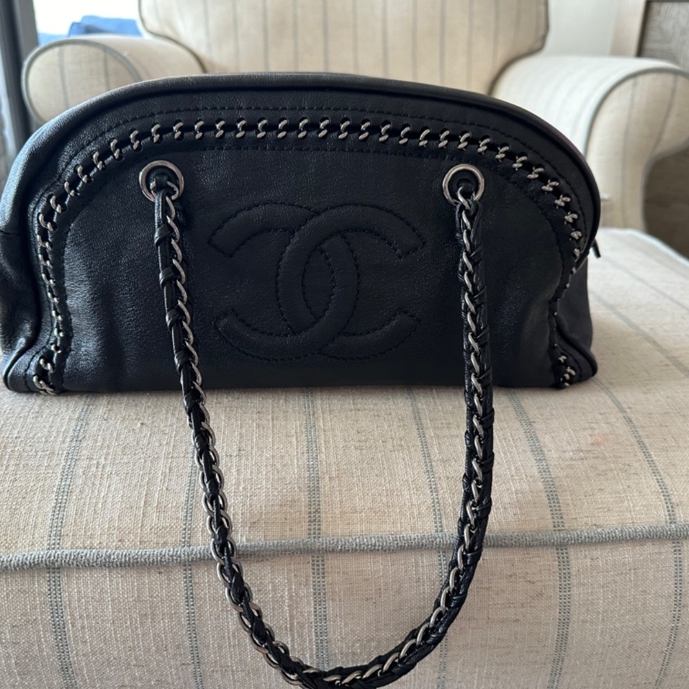 Chanel Luxe Ligne Bowler - Picture 3 of 16